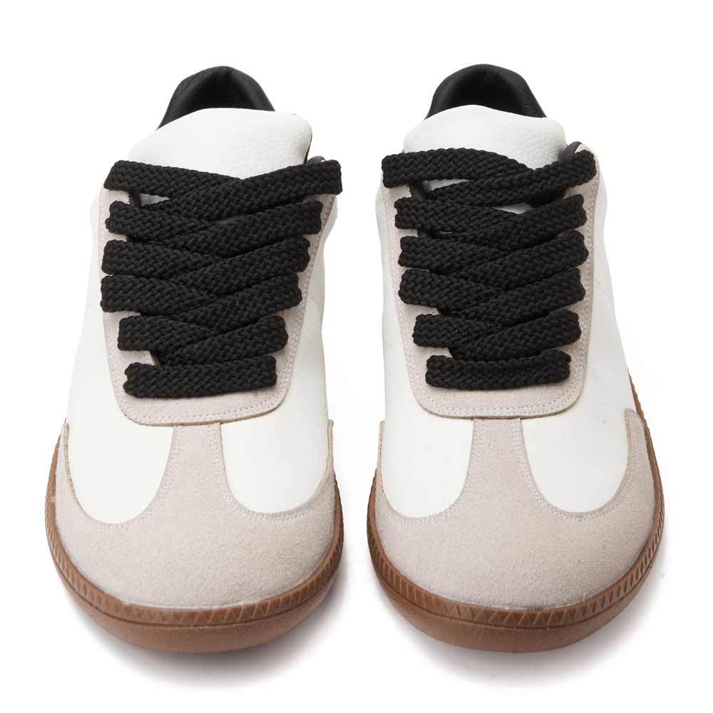 Women leather sneaker with black heel collar - White2