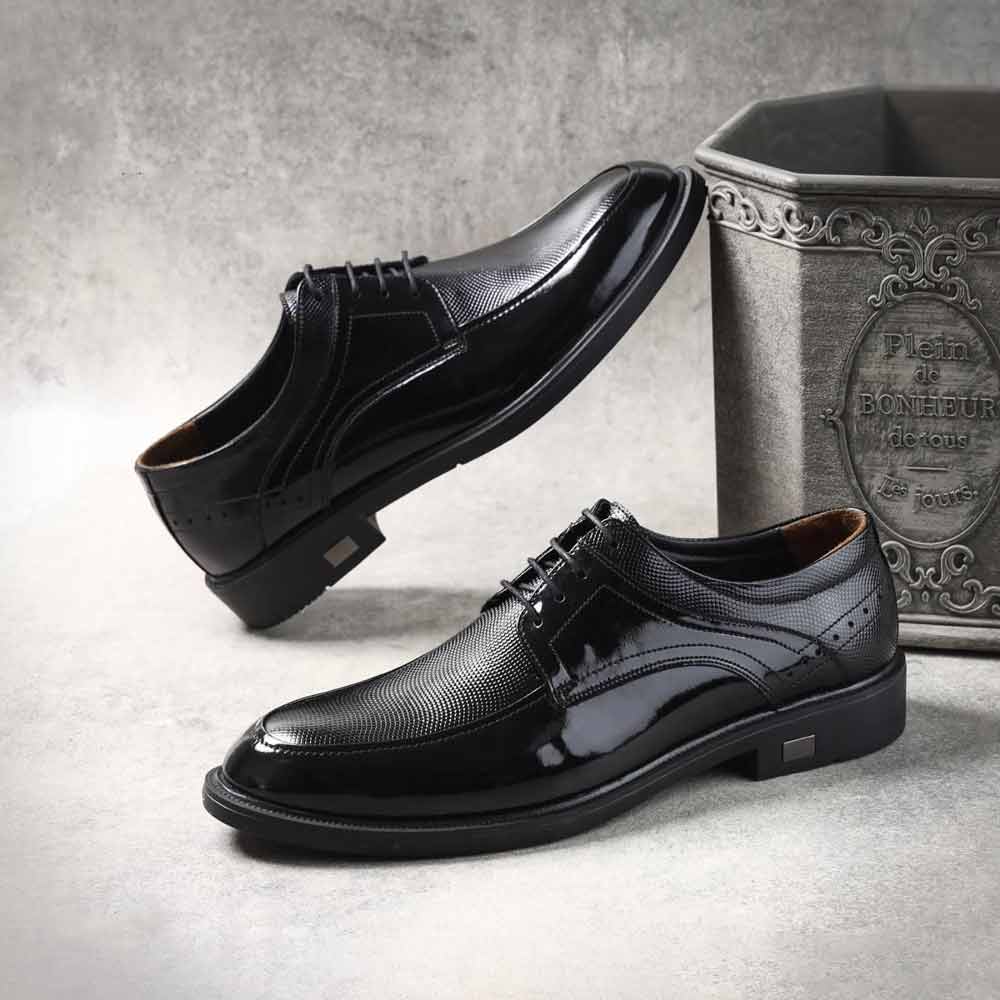 Men-sneakers-with-glossy-upper-Black-5